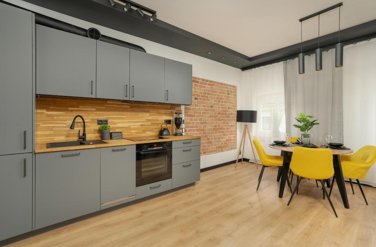 Komeda Apartment Hidden In Poznan Old Town By Noclegi Renters Ngoại thất bức ảnh