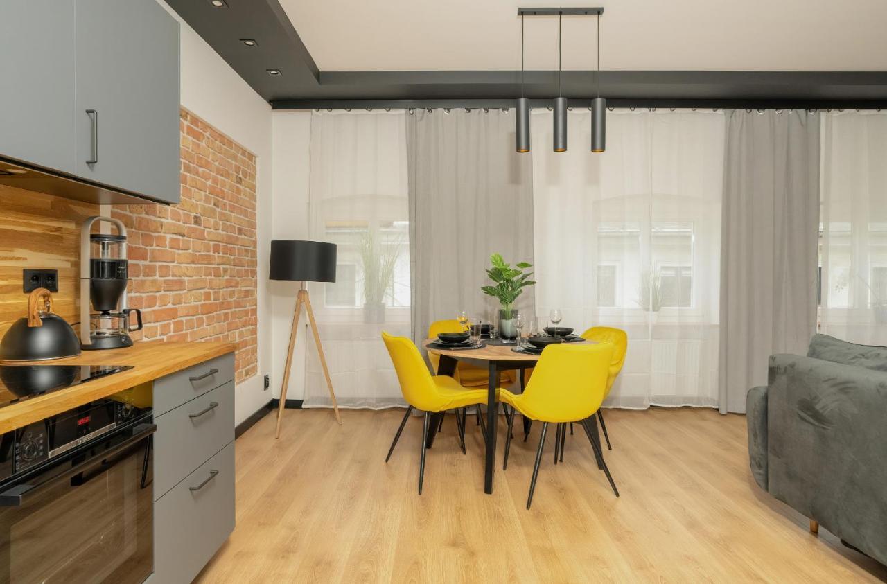 Komeda Apartment Hidden In Poznan Old Town By Noclegi Renters Ngoại thất bức ảnh